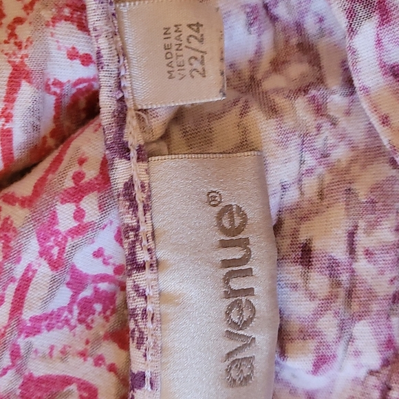 Sleeveless Avenue top - Picture 3 of 4